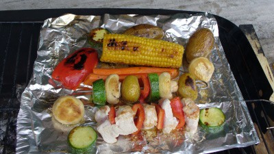 Grillteller mit Truthahnspieß