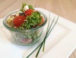 Wuerziger Salat mit Sardellen, Kapern und Feta