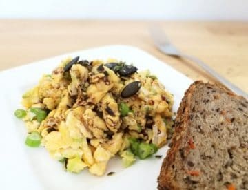Rührei mit Kürbiskernen